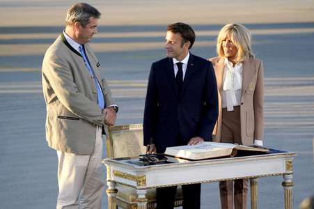 Ankunft von Präsident Macron in München