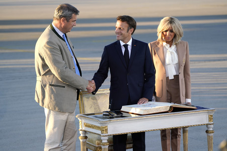 Ankunft von Präsident Macron in München