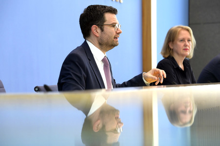 Bundespressekonferenz Vorstellung des Eckpunktepapiers zum Selbstbestimmungsgesetz in Berlin