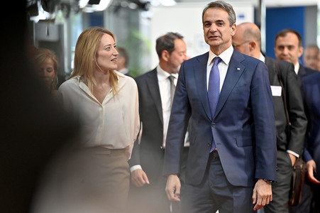Fototermin mit Kyriakos Mitsotakis und Roberta Metsola im EU-Parlament in Straßburg