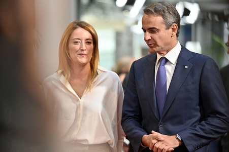 Fototermin mit Kyriakos Mitsotakis und Roberta Metsola im EU-Parlament in Straßburg