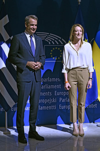 Fototermin mit Kyriakos Mitsotakis und Roberta Metsola im EU-Parlament in Straßburg