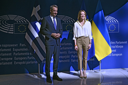 Fototermin mit Kyriakos Mitsotakis und Roberta Metsola im EU-Parlament in Straßburg