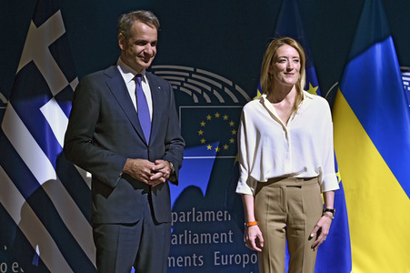 Fototermin mit Kyriakos Mitsotakis und Roberta Metsola im EU-Parlament in Straßburg