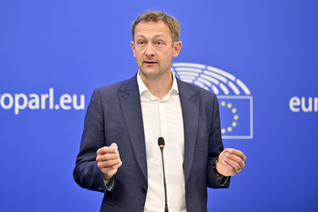 Pressekonferenz zum delegierten Taxonomie-Rechtsakt über Kernenergie und Gas im Europäischen Parlament in Straßburg