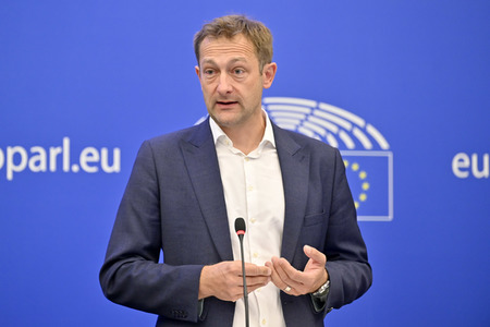 Pressekonferenz zum delegierten Taxonomie-Rechtsakt über Kernenergie und Gas im Europäischen Parlament in Straßburg