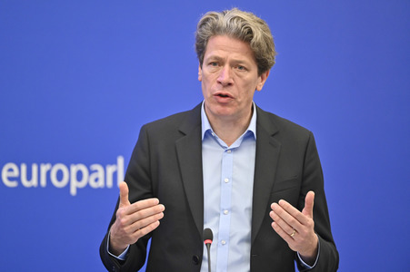 Pressekonferenz zum delegierten Taxonomie-Rechtsakt über Kernenergie und Gas im Europäischen Parlament in Straßburgt