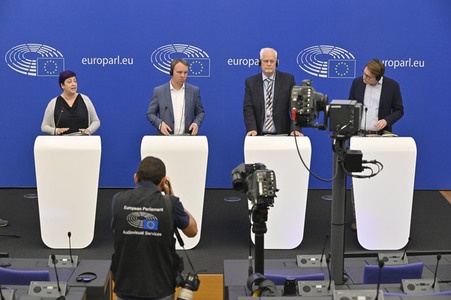 Pressekonferenz EU-Finanzierung für Ungarn gemäß der Rechtsstaatlichkeits-Konditionalitätsverordnung im EU-Parlament in Straßburg