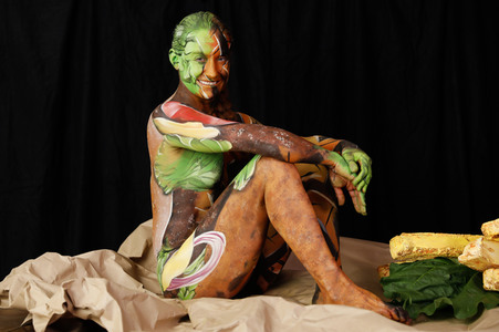 FOOD ART: Hamburger Bodypainting