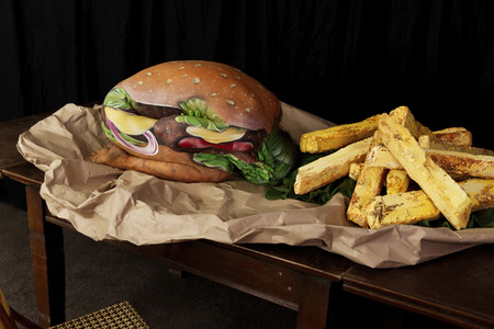 FOOD ART: Hamburger Bodypainting