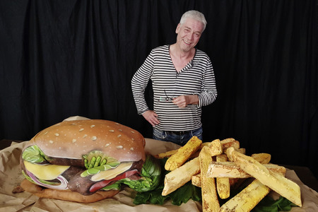 FOOD ART: Hamburger Bodypainting