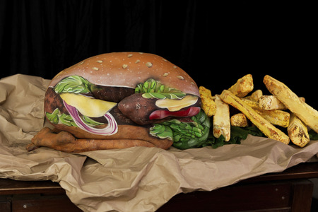 FOOD ART: Hamburger Bodypainting