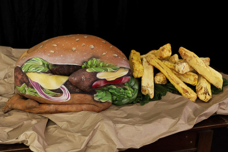 FOOD ART: Hamburger Bodypainting