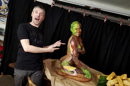 FOOD ART: Hamburger Bodypainting