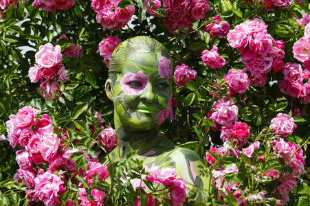 NATURE ART: Rosen / Roses Bodypainting