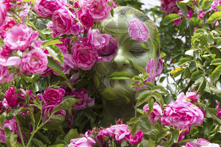 NATURE ART: Rosen / Roses Bodypainting