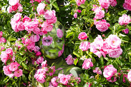 NATURE ART: Rosen / Roses Bodypainting