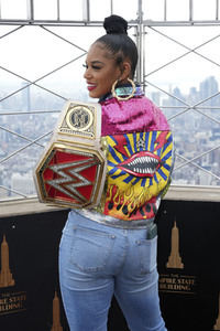 Fototermin mit Bianca Belair und Montez Ford in New York