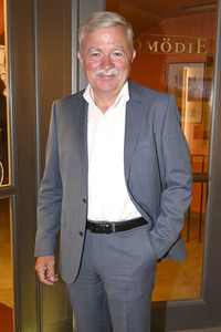 Theaterpremiere 'Bis zum Horizont, dann links!' in München