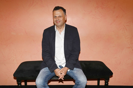 Theaterpremiere 'Bis zum Horizont, dann links!' in München