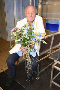 Theaterpremiere 'Bis zum Horizont, dann links!' in München
