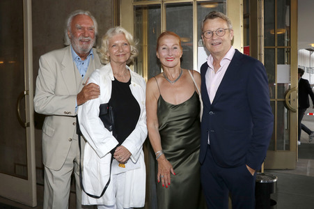 Theaterpremiere 'Brauchen Sie 'ne Quittung' in Berlin