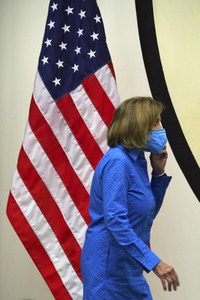 Pressekonferenz mit Nancy Pelosi in Tokio
