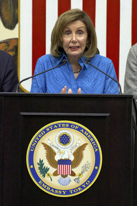 Pressekonferenz mit Nancy Pelosi in Tokio