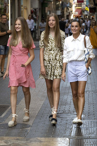 Stadtbummel der spanischen königlichen Familie in Palma de Mallorca