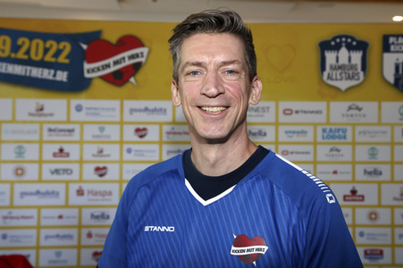 Pressekonferenz zum Benefiz-Fußballspiel 'Kicken mit Herz' 2022 in Hamburg