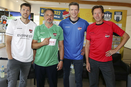 Pressekonferenz zum Benefiz-Fußballspiel 'Kicken mit Herz' 2022 in Hamburg