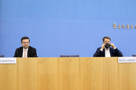 Bundespressekonferenz 'Das neue Infektionsschutzgesetz' in Berlin