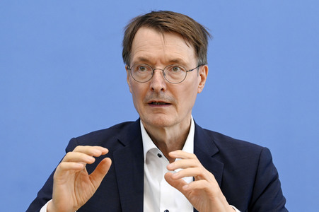 Bundespressekonferenz 'Das neue Infektionsschutzgesetz' in Berlin