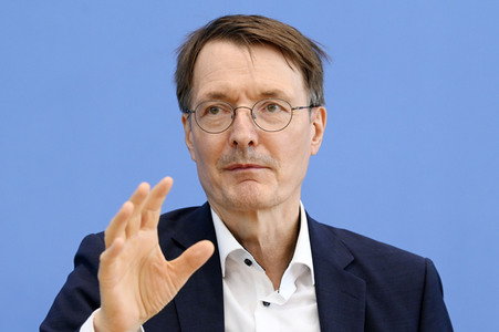 Bundespressekonferenz 'Das neue Infektionsschutzgesetz' in Berlin