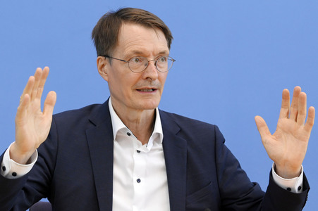 Bundespressekonferenz 'Das neue Infektionsschutzgesetz' in Berlin