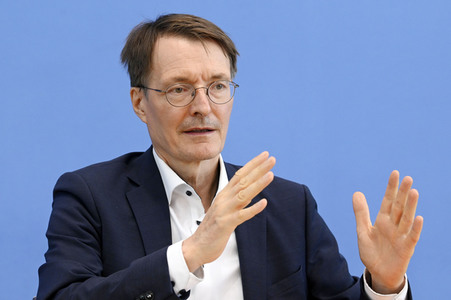 Bundespressekonferenz 'Das neue Infektionsschutzgesetz' in Berlin