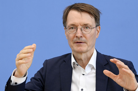 Bundespressekonferenz 'Das neue Infektionsschutzgesetz' in Berlin