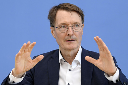 Bundespressekonferenz 'Das neue Infektionsschutzgesetz' in Berlin