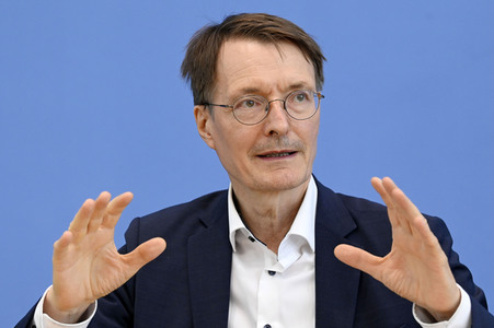 Bundespressekonferenz 'Das neue Infektionsschutzgesetz' in Berlin