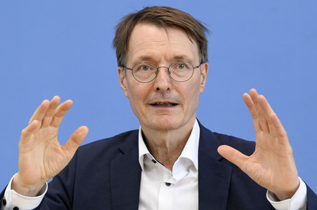 Bundespressekonferenz 'Das neue Infektionsschutzgesetz' in Berlin