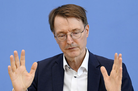 Bundespressekonferenz 'Das neue Infektionsschutzgesetz' in Berlin