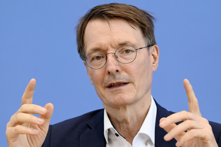 Bundespressekonferenz 'Das neue Infektionsschutzgesetz' in Berlin