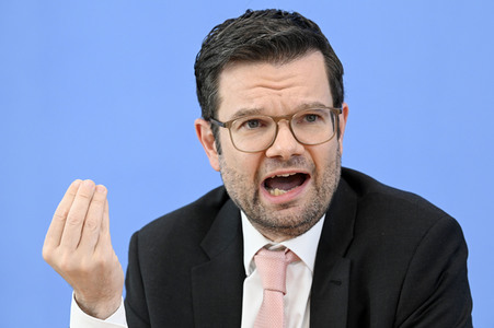 Bundespressekonferenz 'Das neue Infektionsschutzgesetz' in Berlin