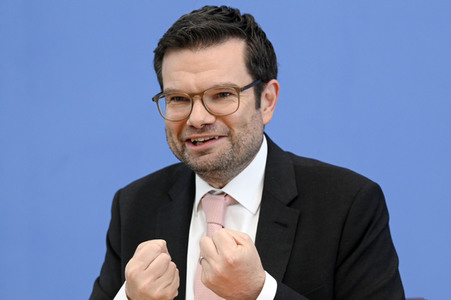 Bundespressekonferenz 'Das neue Infektionsschutzgesetz' in Berlin