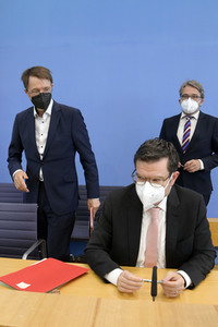 Bundespressekonferenz 'Das neue Infektionsschutzgesetz' in Berlin