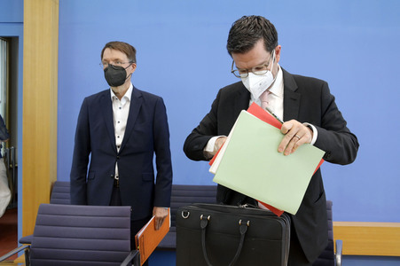 Bundespressekonferenz 'Das neue Infektionsschutzgesetz' in Berlin