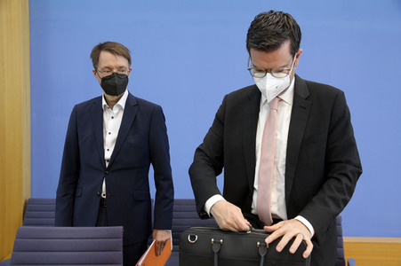 Bundespressekonferenz 'Das neue Infektionsschutzgesetz' in Berlin