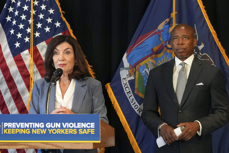 Pressekonferenz zur Bekämpfung von Waffengewalt in New York