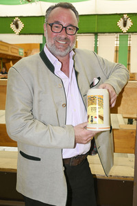 Präsentation des offiziellen Oktoberfest-Maßkrug 2022 in München