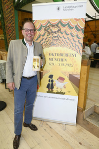 Präsentation des offiziellen Oktoberfest-Maßkrug 2022 in München